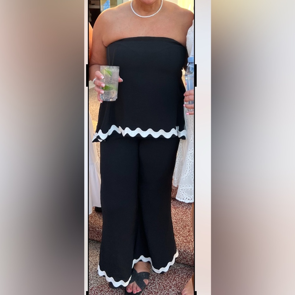 Pretty Garden 2 piece black/white strapless pantsuit. Like new